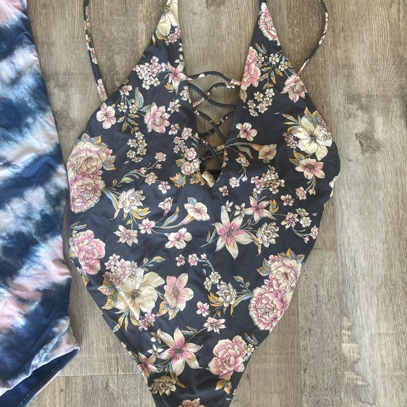Billabong one piece swim suits size small bundle - Picture 2 of 6